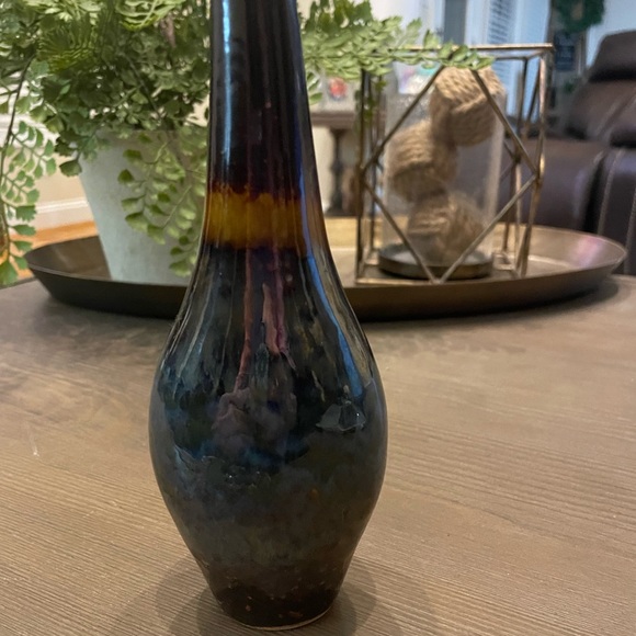 Three Hands Corp small vase - Picture 4 of 6